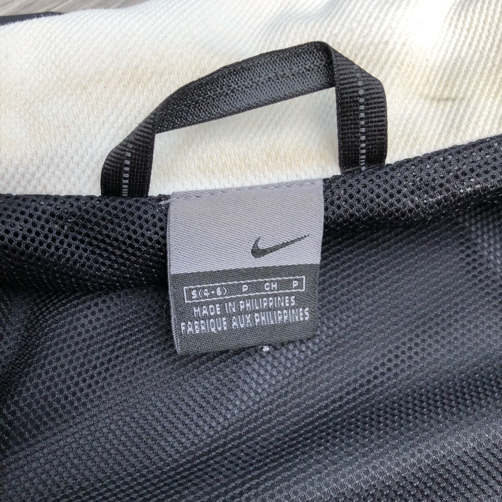 Women's Nike Track Jacket 4/6 - Picture 3 of 7